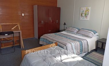 Casa en venta a pasos del Cerro de Cruz, incluye 3 departamentos para arriendo, Punta Arenas.