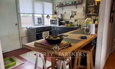 Casa en venta a pasos del Cerro de Cruz, incluye 3 departamentos para arriendo, Punta Arenas.