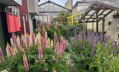 Casa en venta a pasos del Cerro de Cruz, incluye 3 departamentos para arriendo, Punta Arenas.