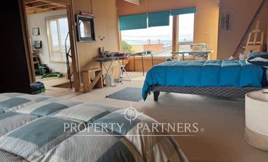 Casa en venta a pasos del Cerro de Cruz, incluye 3 departamentos para arriendo, Punta Arenas.