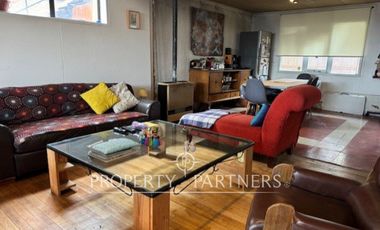 Casa en venta a pasos del Cerro de Cruz, incluye 3 departamentos para arriendo, Punta Arenas.