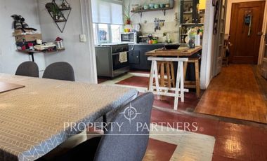 Casa en venta a pasos del Cerro de Cruz, incluye 3 departamentos para arriendo, Punta Arenas.