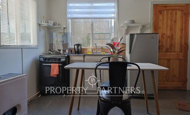 Casa en venta a pasos del Cerro de Cruz, incluye 3 departamentos para arriendo, Punta Arenas.