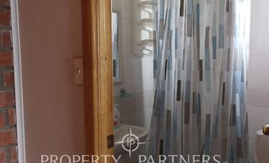 Casa en venta a pasos del Cerro de Cruz, incluye 3 departamentos para arriendo, Punta Arenas.