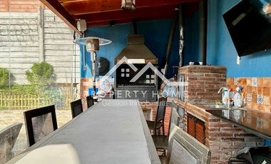 CASA 3 DORM MAS SERVICIO PISCINA Y QUINCHO CHAMISERO