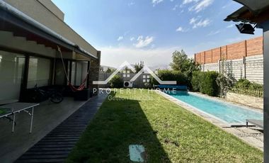 CASA 3 DORM MAS SERVICIO PISCINA Y QUINCHO CHAMISERO