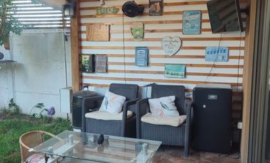 CASA CON 4 DORMITORIOS PISCINA Y QUINCHO REMODELADA