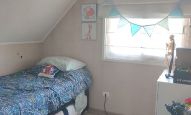 CASA CON 4 DORMITORIOS PISCINA Y QUINCHO REMODELADA