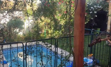 CASA CON 4 DORMITORIOS PISCINA Y QUINCHO REMODELADA