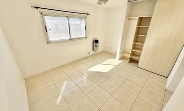 Departamento de 2 ambientes con balcón y cochera en venta en San Fernando