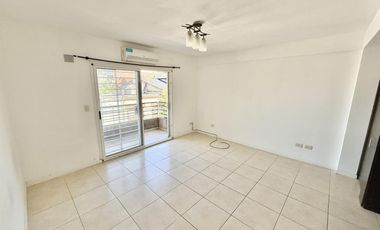 Departamento de 2 ambientes con balcón y cochera en venta en San Fernando