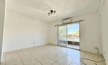 Departamento de 2 ambientes con balcón y cochera en venta en San Fernando