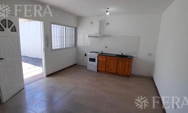 Alquiler PH 3 ambientes con patio en Wilde