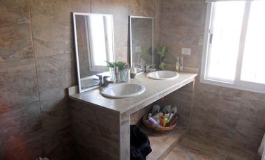 VENTA CHALET 6 AMBIENTES EN VILLA ADELINA