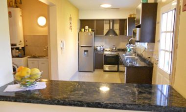 VENTA CHALET 6 AMBIENTES EN VILLA ADELINA