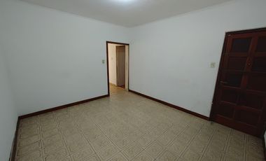 CASA 4 AMBIENTES ALQUILER EN MARCO AVELLANEDA 2526 (REMEDIOS DE ESCALADA)