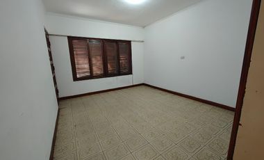 CASA 4 AMBIENTES ALQUILER EN MARCO AVELLANEDA 2526 (REMEDIOS DE ESCALADA)