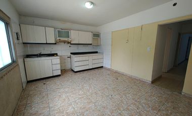 CASA 4 AMBIENTES ALQUILER EN MARCO AVELLANEDA 2526 (REMEDIOS DE ESCALADA)