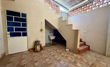 Casa de dos dormitorios con patio y terraza