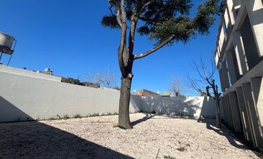Pozo a la venta en Moron - Departamento con PATIO