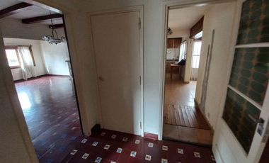 Alquiler comercial casa 4 ambientes sobre calle Alvear esquina Alberti