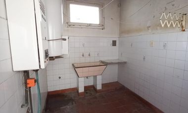 Alquiler comercial casa 4 ambientes sobre calle Alvear esquina Alberti