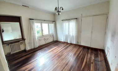 Alquiler comercial casa 4 ambientes sobre calle Alvear esquina Alberti