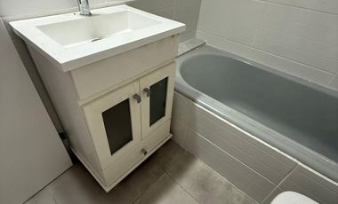 Departamento 3 ambientes con balcón en Retiro en alquiler