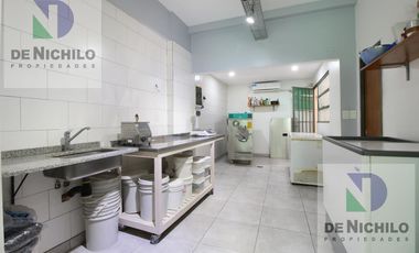 Local en  Arzobispo Espinosa al 300, La Boca