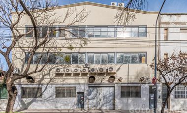 Edificio comercial en alquiler en Chacarita