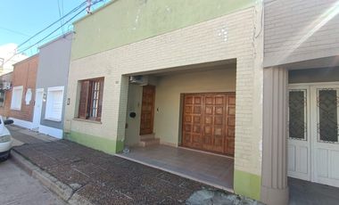 Casa céntrica en  venta ubicada en calle L. n. Palama casi Roca