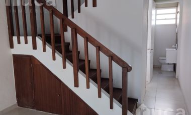 Casa de tres ambientes, en alquiler, en Martínez