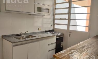 Casa de tres ambientes, en alquiler, en Martínez