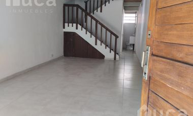 Casa de tres ambientes, en alquiler, en Martínez