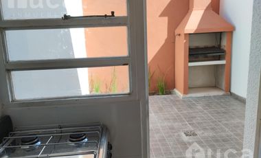 Casa de tres ambientes, en alquiler, en Martínez