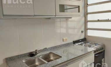 Casa de tres ambientes, en alquiler, en Martínez