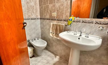 Departamento de categoría de 3 dormitorios y cochera, Barrio Obispo Piedrabuena