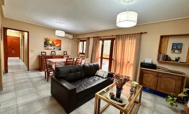 Departamento de categoría de 3 dormitorios y cochera, Barrio Obispo Piedrabuena