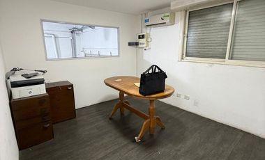 Deposito con oficinas - 252 m2 - Venta - Sarandi.