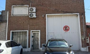 Deposito con oficinas - 252 m2 - Venta - Sarandi.