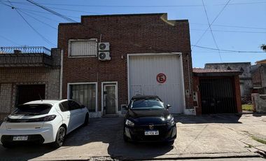 Deposito con oficinas - 252 m2 - Venta - Sarandi.