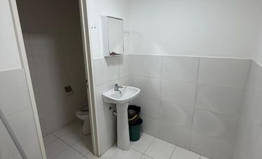 Deposito con oficinas - 252 m2 - Venta - Sarandi.