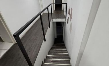 Deposito con oficinas - 252 m2 - Venta - Sarandi.