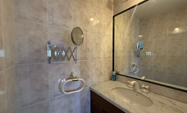 Venta: Departamento de 3/4 dormitorios con cochera y balcón aterrazado. Vista despejada a Bv. Oroño.