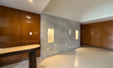 Venta: Departamento de 3/4 dormitorios con cochera y balcón aterrazado. Vista despejada a Bv. Oroño.