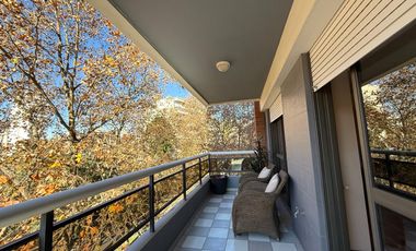 Venta: Departamento de 3/4 dormitorios con cochera y balcón aterrazado. Vista despejada a Bv. Oroño.