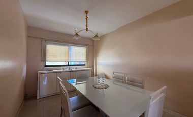 Venta: Departamento de 3/4 dormitorios con cochera y balcón aterrazado. Vista despejada a Bv. Oroño.