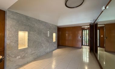 Venta: Departamento de 3/4 dormitorios con cochera y balcón aterrazado. Vista despejada a Bv. Oroño.