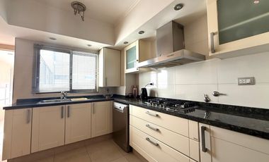 Venta: Departamento de 3/4 dormitorios con cochera y balcón aterrazado. Vista despejada a Bv. Oroño.