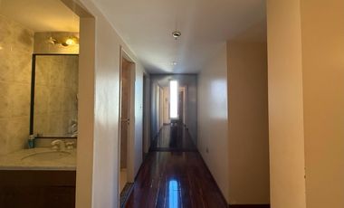 Venta: Departamento de 3/4 dormitorios con cochera y balcón aterrazado. Vista despejada a Bv. Oroño.